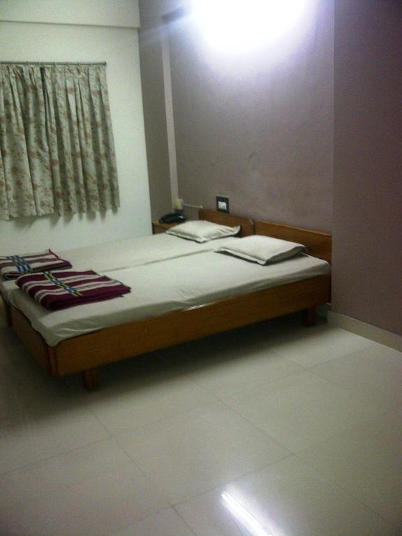 Hotel Abha International Bhuj Cameră foto